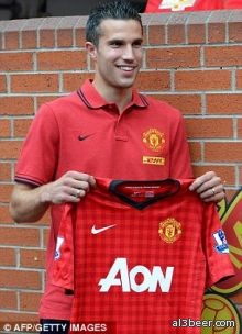 Van Persie signs for Manchester United